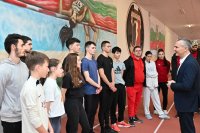 Министър Илиев окуражи отбора по хокей на трева на Спешъл Олимпикс България на тренировка в Пловдив