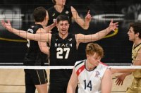 Лазар Бучков игра при нова победа на Лонг Бийч в колежанското първенство по волейбол в САЩ