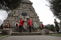 снимка 1 Софиянци почетоха паметта на загиналите медици пред Докторския паметник (СНИМКИ)