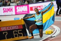 Дивайн Чарлтън спечели златото и постави нов световен рекорд на 60 метра с препятствия на световното първенство по лека атлетика в зала в Глазгоу
