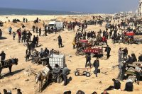 Хуманитарни доставки по земя и въздух в Ивицата Газа