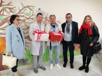 Деца помагат на деца: Ученици направиха дарение за педиатрията на Бургаската болница