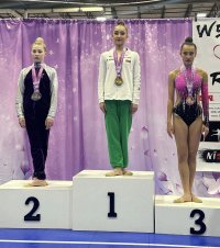 Никол Тодорова завоюва четири златни и един сребърен медал на турнир по художествена гимнастика в Чикаго