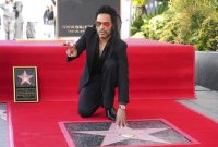 Лени Кравиц получи звезда на Алеята на славата в Холивуд (СНИМКИ)