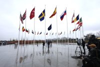 снимка 2 Флагът на Швеция беше издигнат пред централата на НАТО
