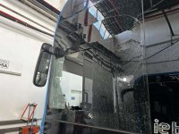 След игра с камъни: Деца счупиха прозорец на градски автобус с пътници в Бургас