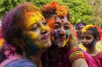 Холи - фестивалът на цветовете (СНИМКИ)