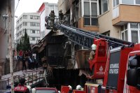снимка 7 Експлозия на газова бутилка е причинила пожара в блок в Истанбул (СНИМКИ)