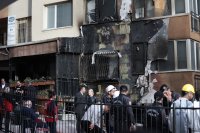 снимка 6 Експлозия на газова бутилка е причинила пожара в блок в Истанбул (СНИМКИ)