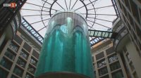 Хотел в Берлин заменя гигантски аквариум с вертикална градина в лобито си