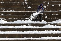 Силни снеговалежи в Австрия, домакинства в планинските райони са без ток