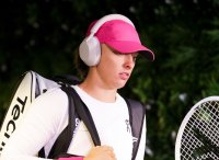 Ига Швьонтек в сблъсък с Ема Радукану за място на полуфиналите на турнира по тенис в Щутгарт