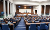 НА ЖИВО: Парламентът събра кворум, ще се гласува ли оставката на председателя на НС?