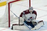 Александър Георгиев спаси 27 удара при победа на Колорадо в плейофите на НХЛ