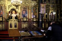 Всеки втори българин има доверие в църквата, сочи проучване на "Галъп"