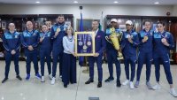 Красимир Инински дари комплект медали от европейското първенство по бокс на Музея на спорта