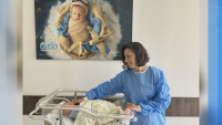 Рисково раждане: Майка и бебето ѝ се възстановяват след животоспасяваща операция