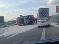 Катастрофа с камион затруднява движението на АМ "Тракия"