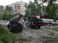 Разследващи намерили флакони с райски газ в разцепената кола след катастрофата в Пловдив