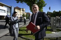 Премиерът на Словакия Роберт Фицо е с опасност за живота след опит за убийство