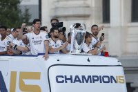 Реал Мадрид отпразнува трофея в Шампионска лига с парад по улиците на испанската столица