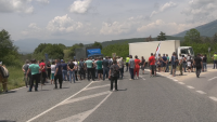 Втори ден животновъди от страната блокираха за час Подбалканския път