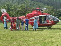 Хеликоптер от Румъния транспортира от Враца мъж и жена, пострадали при катастрофа (ВИДЕО)