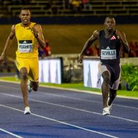 Облик Севил надбяга световния шампион на 100 метра Ноа Лайлс на надпревара в Кингстън