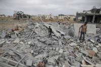 Масови гробове откриват палестински екипи сред руините на най-голямата болница в Газа