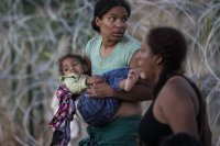 САЩ въвеждат лимит: До 2500 мигранти дневно ще се допускат от Мексико