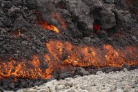 Унищожителният път на вулканичната лава в Исландия (СНИМКИ)