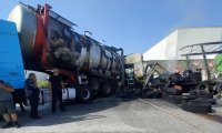 Инцидент между два товарни автомобила блокира движението на Голямоконарско шосе в Пловдив