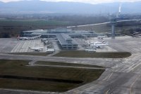 Мъж е подал фалшив сигнал за бомба на летището в София, полицията го арестува