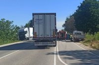 Тежка катастрофа между ТИР и лек автомобил на пътя Русе-Бяла