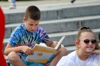Децата четат любими приказки и истории в Благоевград (СНИМКИ)