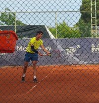 Пета поредна победа на Динко Динев го праща на четвъртфиналите на турнир по тенис в Сърбия