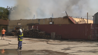 Потушен е пожарът, пламнал в склад за пелети в Русе