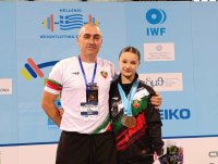 Бояна Костадинова спечели бронз на европейското първенство по вдигане на тежести за кадети и кадетки в Солун