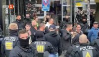 Мъж заплаши полицаи с брадва на Евро 2024 (ВИДЕО)