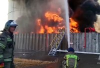 Петролни складове горят в руския град Азов