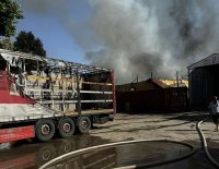 Пожар избухна в складове до бившия хлебозавод в Русе