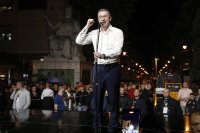 В Северна Македония правителството с премиер Християн Мицкоски беше гласувано