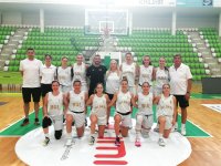 Националният отбор по баскетбол за жени победи тима до 20 г.