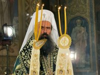 Новоизбраният патриарх Даниил получи знаците на патриаршеското достойнство