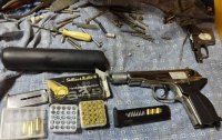 Двама арестувани за притежание на нелегални оръжия и наркотици в Русе и Разград