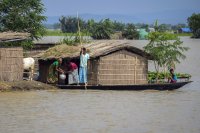 Над 50 души са загинали при наводнения в Североизточна Индия (СНИМКИ)