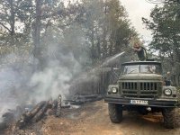 Над 200 военнослужещи с тежка техника и 2 хеликоптера се борят с пожарите от петък насам