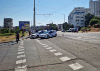 снимка 4 Микробус на свободен ход блъсна и уби жена в Бургас (СНИМКИ)