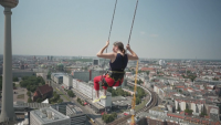Вълнуващо изживяване: Люлка на 120 метра височина в Берлин