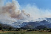 Остава сложна обстановката с пожара в Струмяни